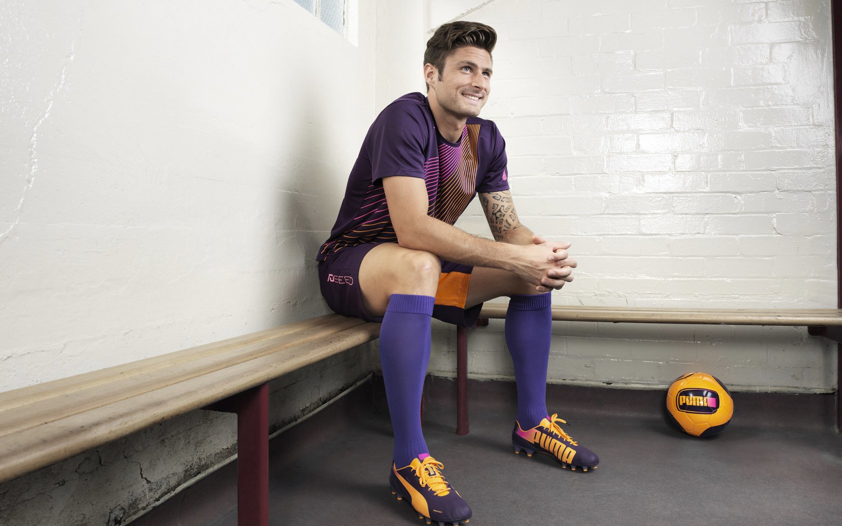 2017年季后赛：库里在对阵马刺的系列赛中，砍下39分，投中8记三分，率队晋级！