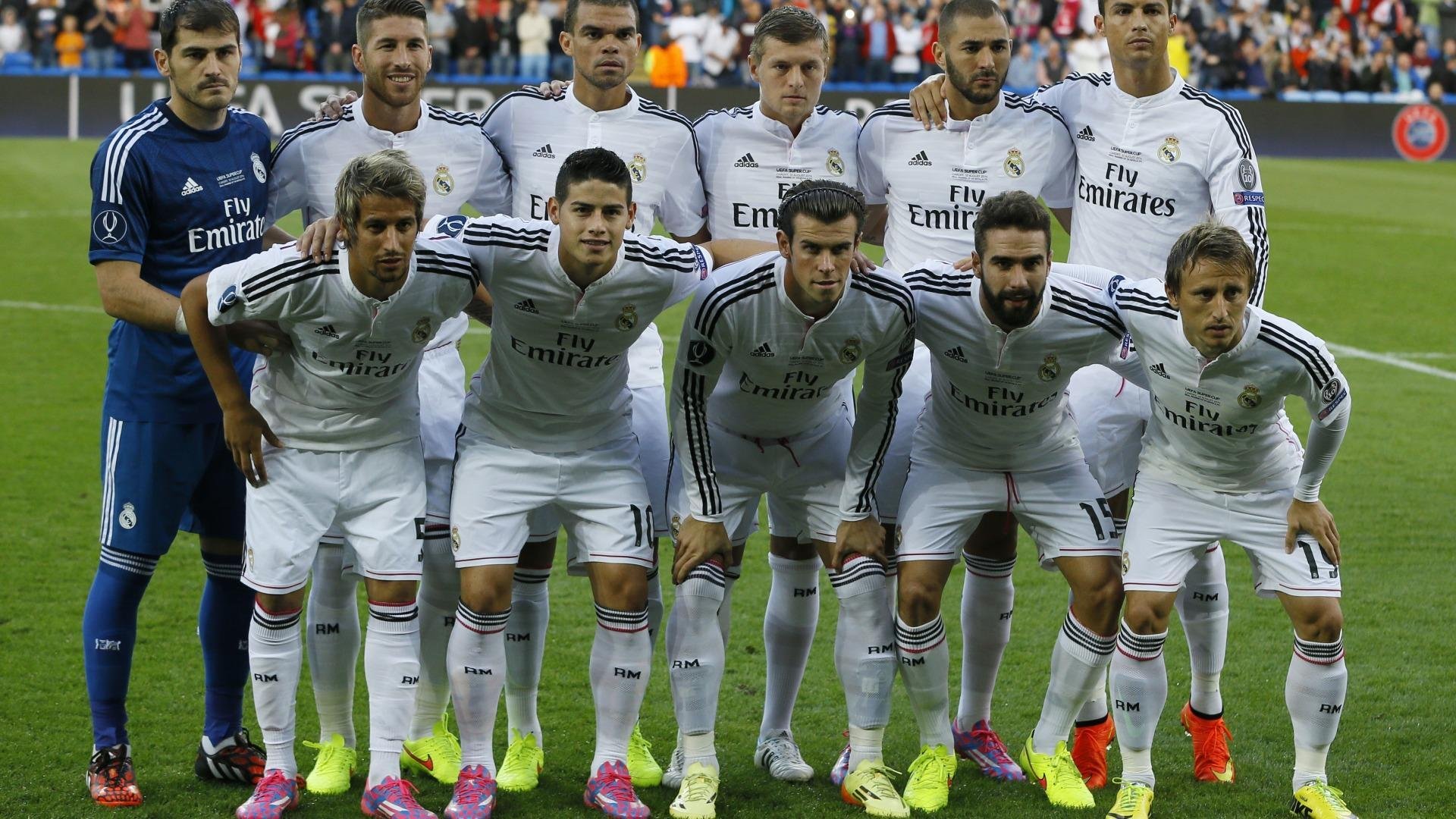 2017年西部半决赛：在“火箭之夜”中，库里连续投中数个超远三分，帮助勇士大比分领先